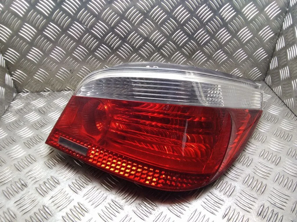 Aizmugurējais lukturis virsbūvē – BMW 5. sērija E60 E61 (2004-2010)