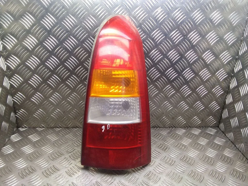 Aizmugurējais lukturis virsbūvē – Opel Astra G (1998-2009)