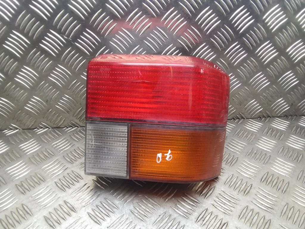 Lampa tylna w błotniku – Volkswagen Transporter - Caravelle T4 (1991-2003)