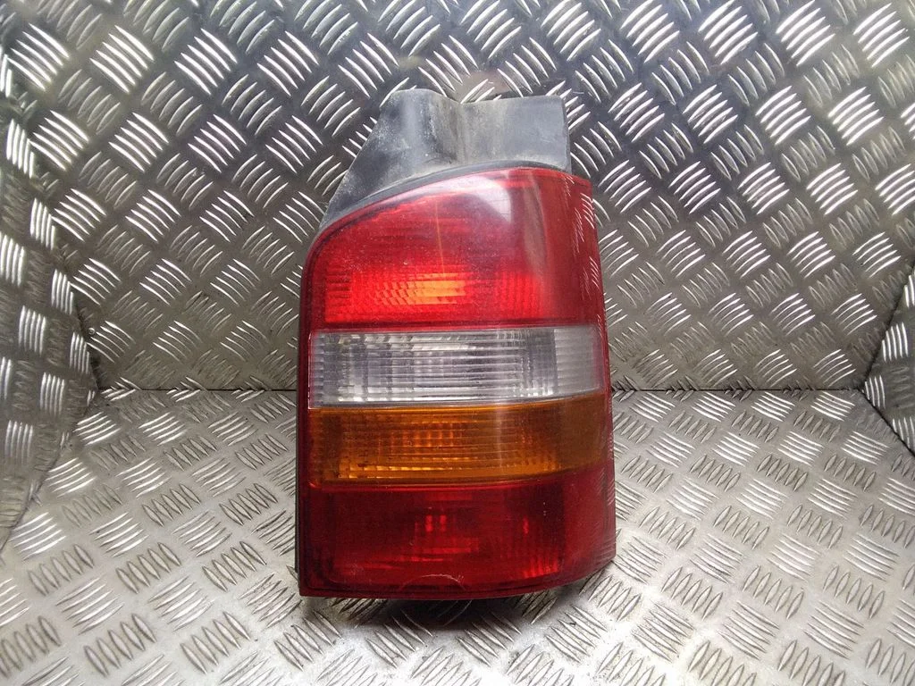Lampa tylna w błotniku – Volkswagen Transporter - Caravelle T5 (2003-2015)