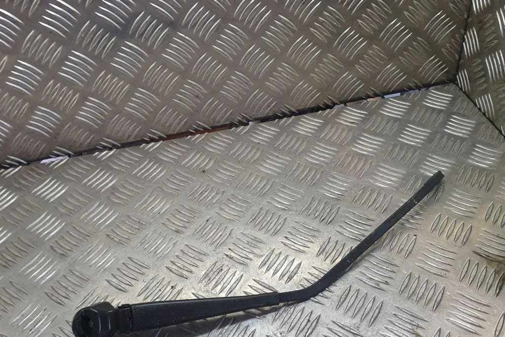 Rear wiper blade arm – Volkswagen Transporter - Caravelle T4 (1991-2003)