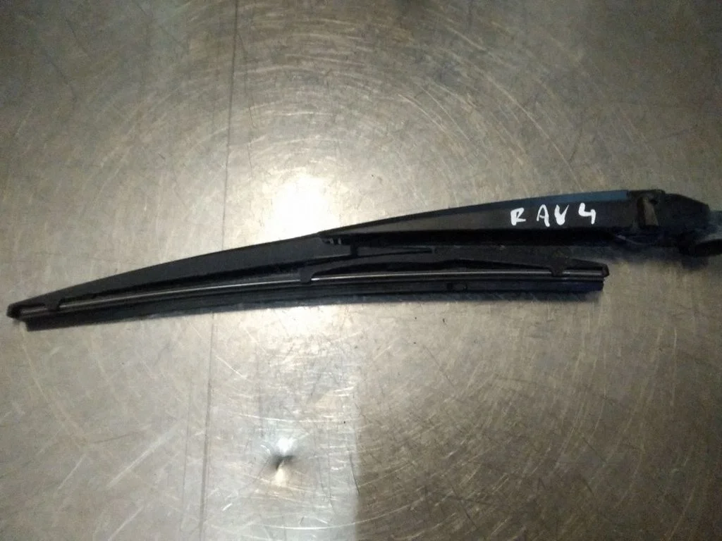 Rear wiper blade arm – Toyota RAV 4 (XA20) (2000-2005)