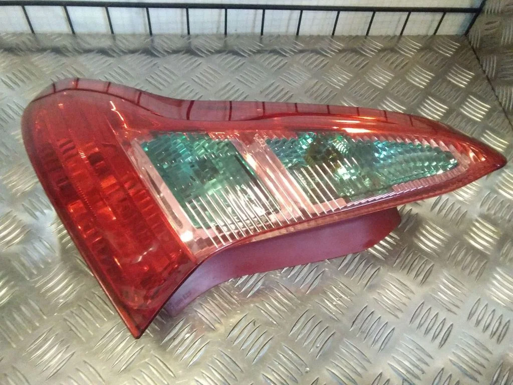 Aizmugurējais lukturis virsbūvē – Citroen C4 I (2004-2010)