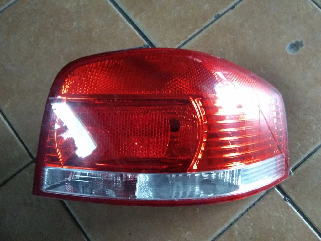 Aizmugurējais lukturis virsbūvē – Audi A3 S3 8L (1996-2003)