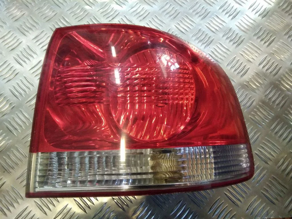 Aizmugurējais lukturis virsbūvē – Volkswagen Touareg I (2002-2010)