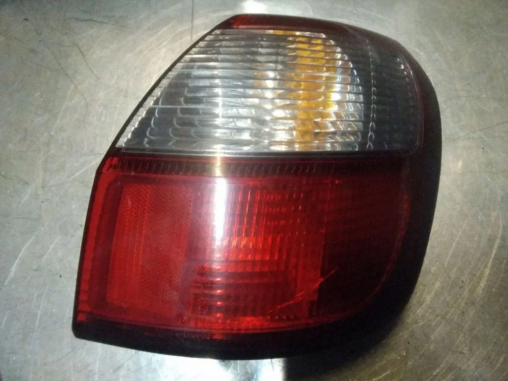 Rear/tail lights – Subaru Legacy (1999-2003)