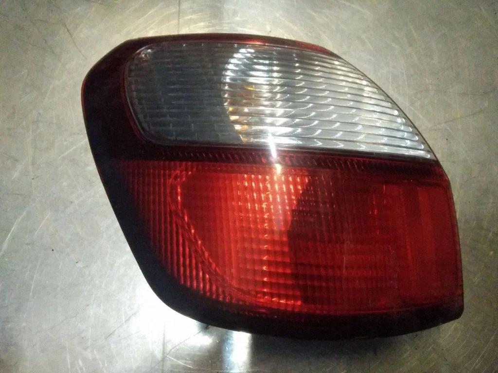Rear/tail lights – Subaru Legacy (1999-2003)
