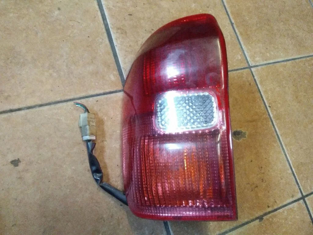 Rear/tail lights – Toyota RAV 4 (XA20) (2000-2005)