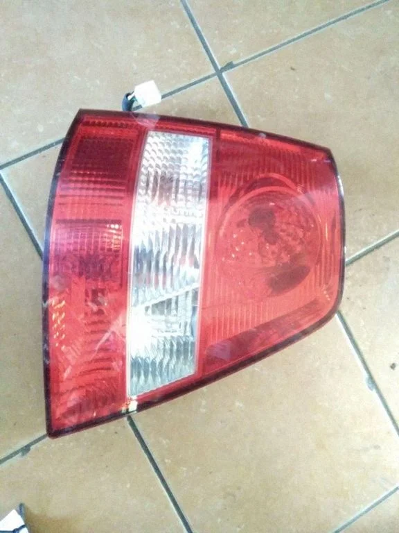 Lampa tylna w błotniku – KIA Sorento (2002-2009)