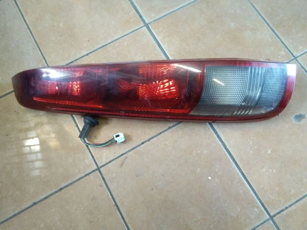 Rear/tail lights – Nissan X-Trail T30 (2001-2007)