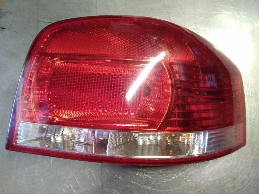 Aizmugurējais lukturis virsbūvē – Audi A3 S3 8P (2003-2012)