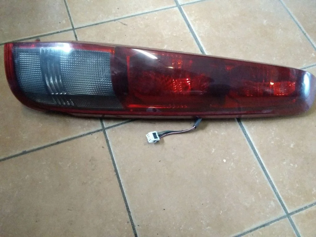 Rear/tail lights – Nissan X-Trail T30 (2001-2007)