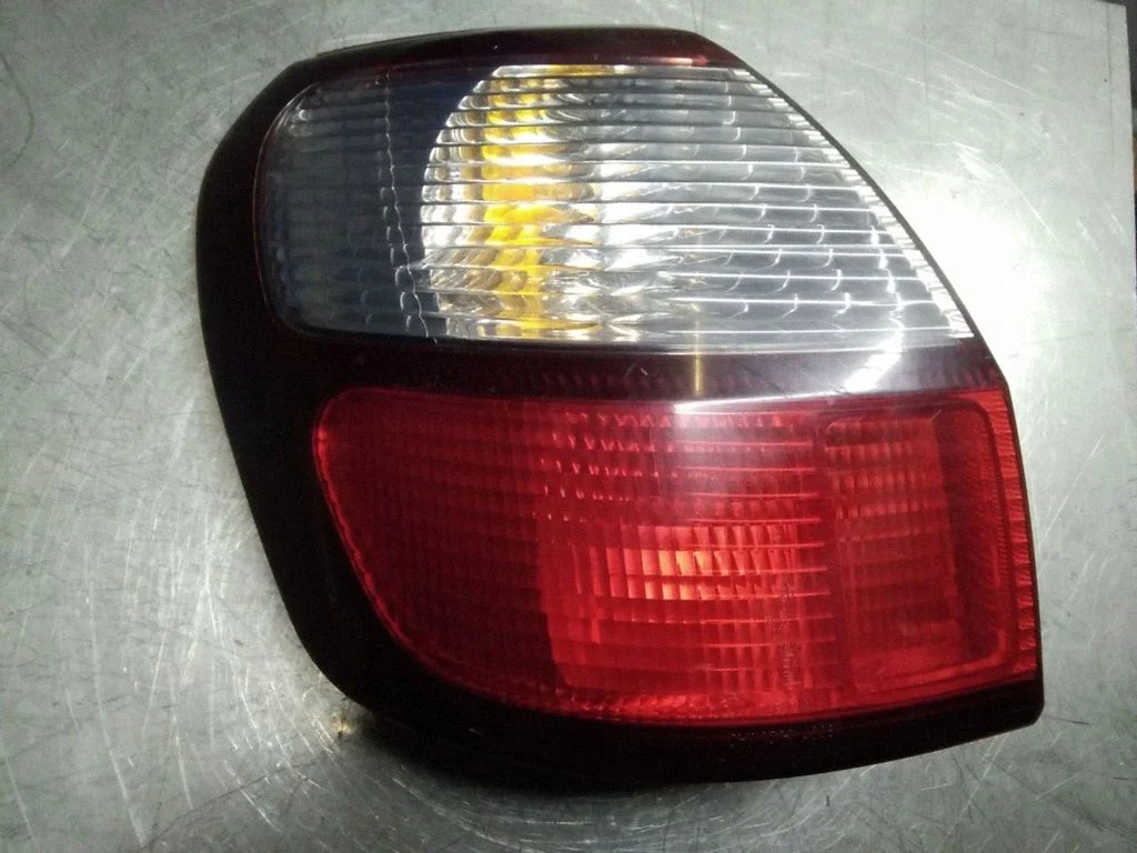 Rear/tail lights – Subaru Legacy (1999-2003)