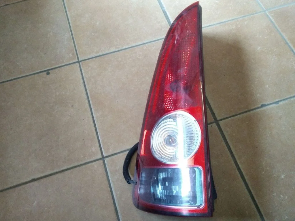 Aizmugurējais lukturis virsbūvē – Renault Espace - Grand espace IV (2004-2014)