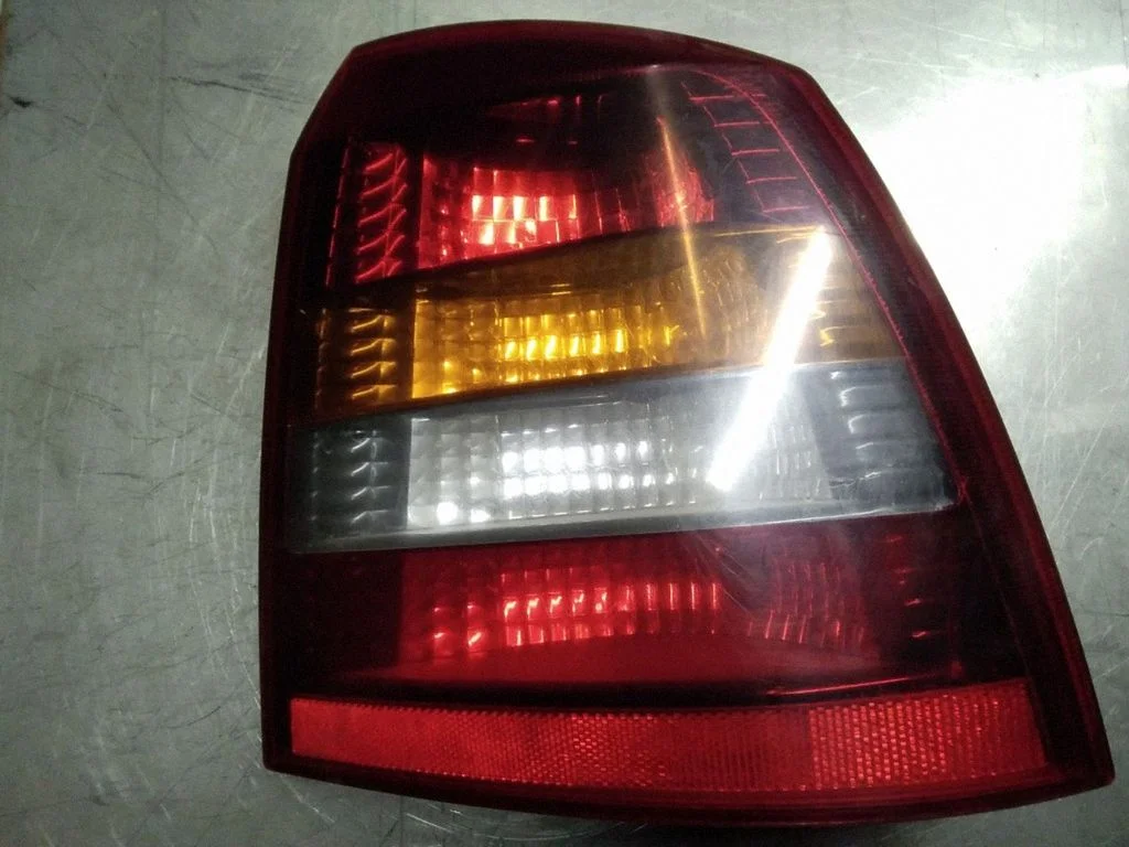 Aizmugurējais lukturis virsbūvē – Opel Astra G (1998-2009)