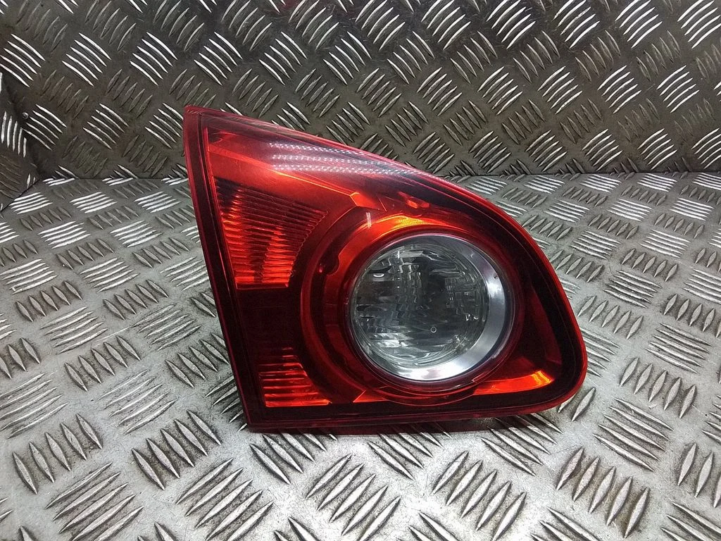 Tailgate rear/tail lights – Nissan Qashqai+2 (2008-2010)