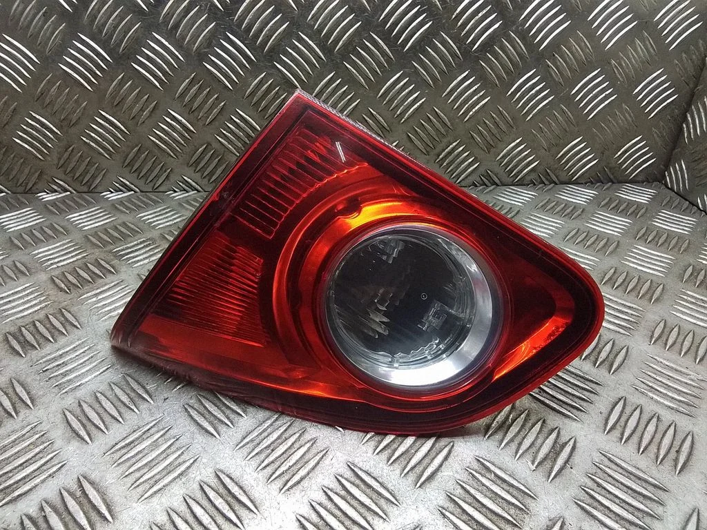 Tailgate rear/tail lights – Nissan Qashqai+2 (2008-2010)