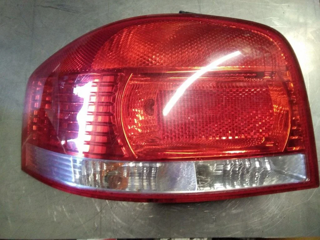Aizmugurējais lukturis virsbūvē – Audi A3 S3 8P (2003-2012)