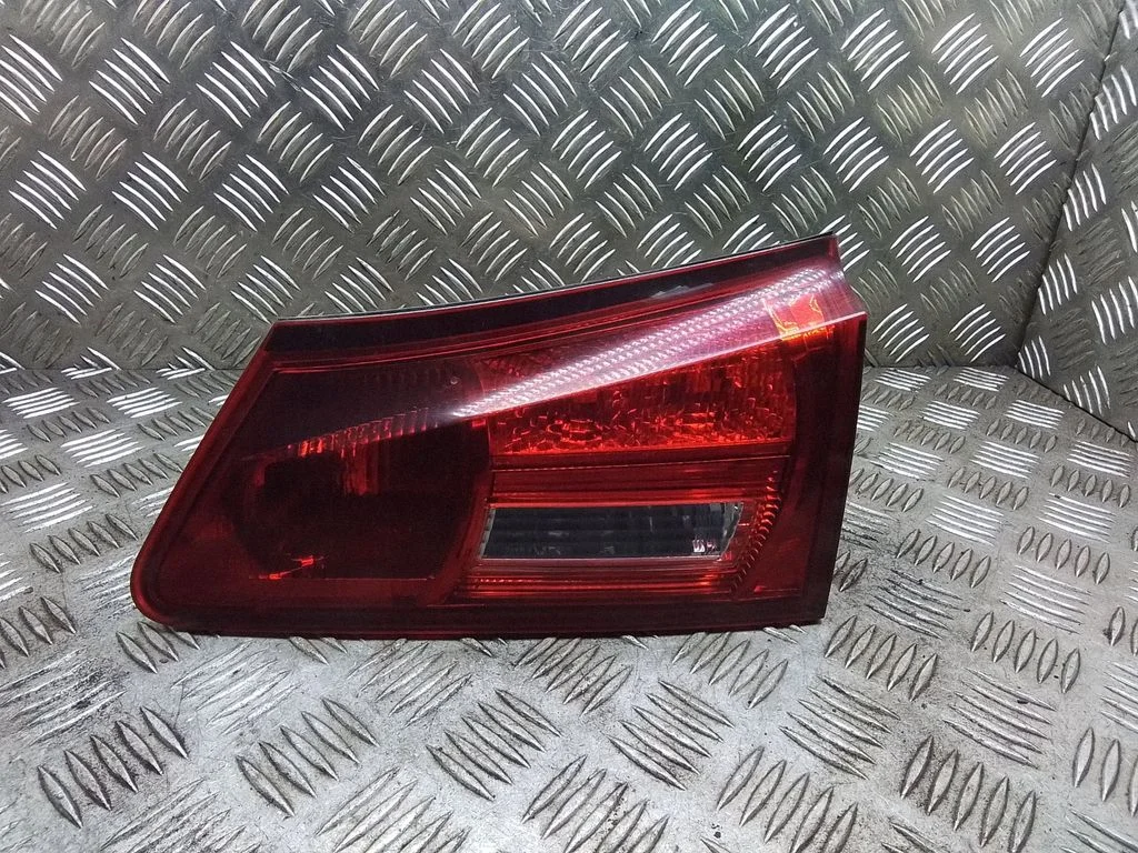Tailgate rear/tail lights – Lexus IS 220D-250-350 (2006-2013)