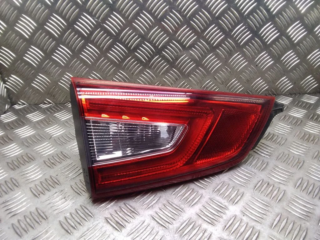 Tailgate rear/tail lights – Nissan Qashqai (2010-2014)