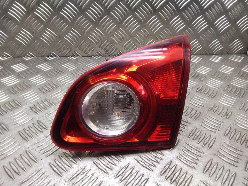 Tailgate rear/tail lights – Nissan Qashqai (2006-2010)