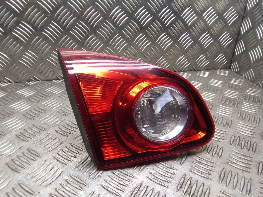 Tailgate rear/tail lights – Nissan Qashqai (2006-2010)