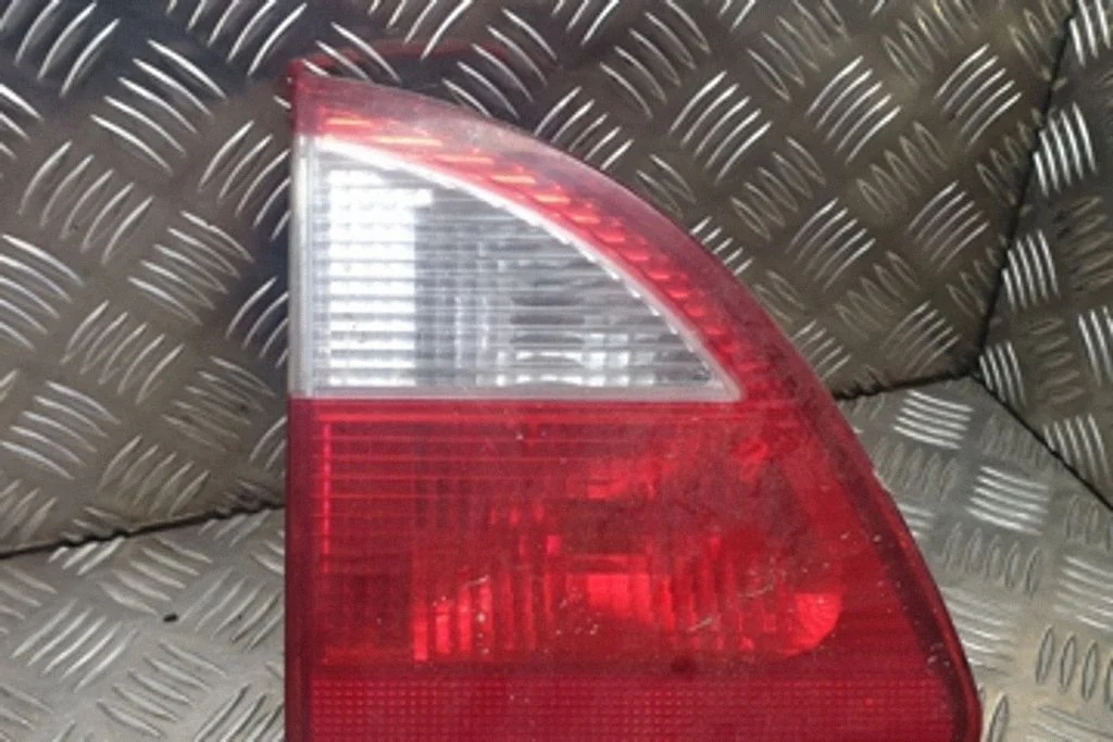 Tailgate rear/tail lights – Ford Galaxy (2000-2006)