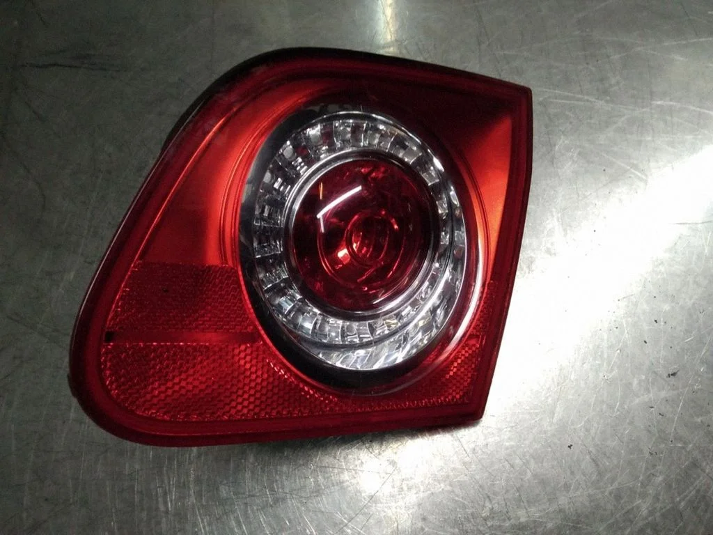 Aizmugurējais lukturis bagāžnieka vākā – Volkswagen Passat B6 (2005-2010)