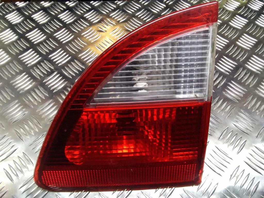 Tailgate rear/tail lights – Ford Galaxy (2000-2006)