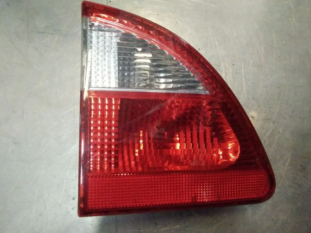 Tailgate rear/tail lights – Ford Galaxy (2000-2006)