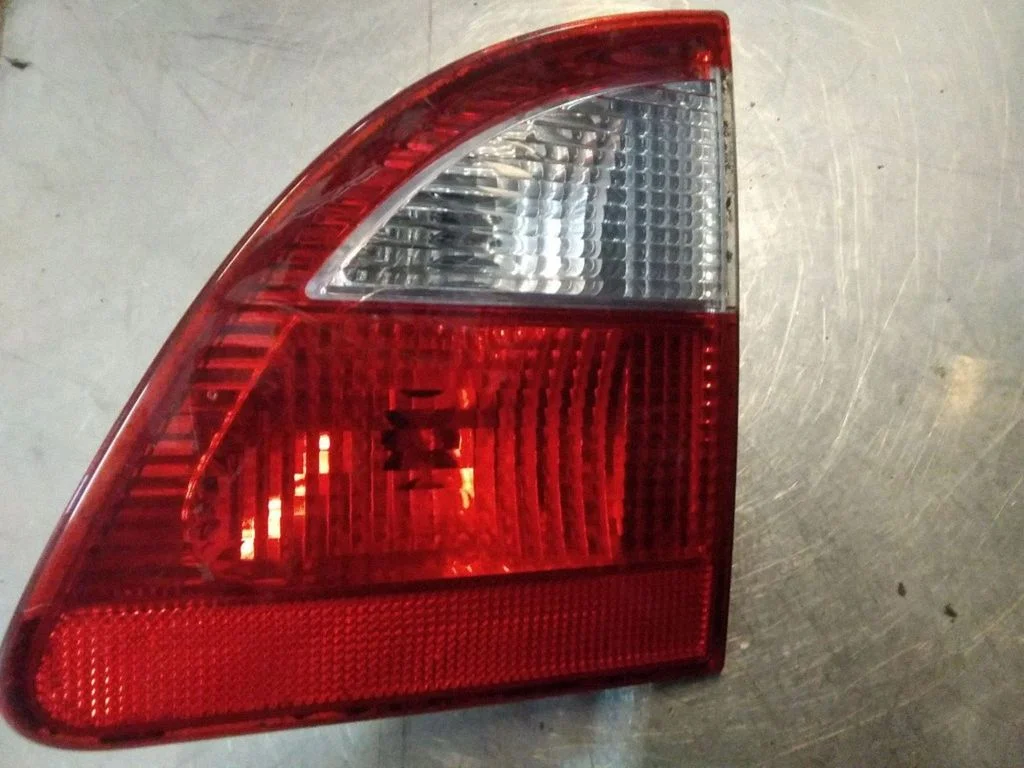 Tailgate rear/tail lights – Ford Galaxy (2000-2006)