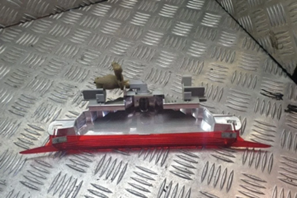 Third/center stoplight – Mazda 6 (2002-2008)