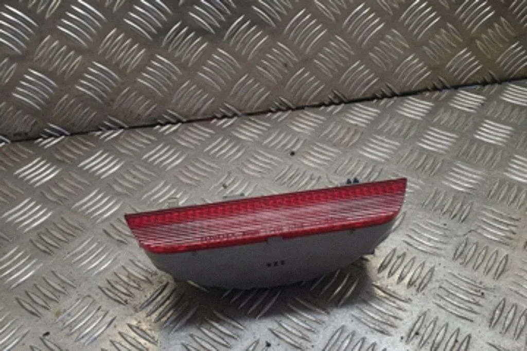 Third/center stoplight – Toyota Yaris Verso (1999-2005)