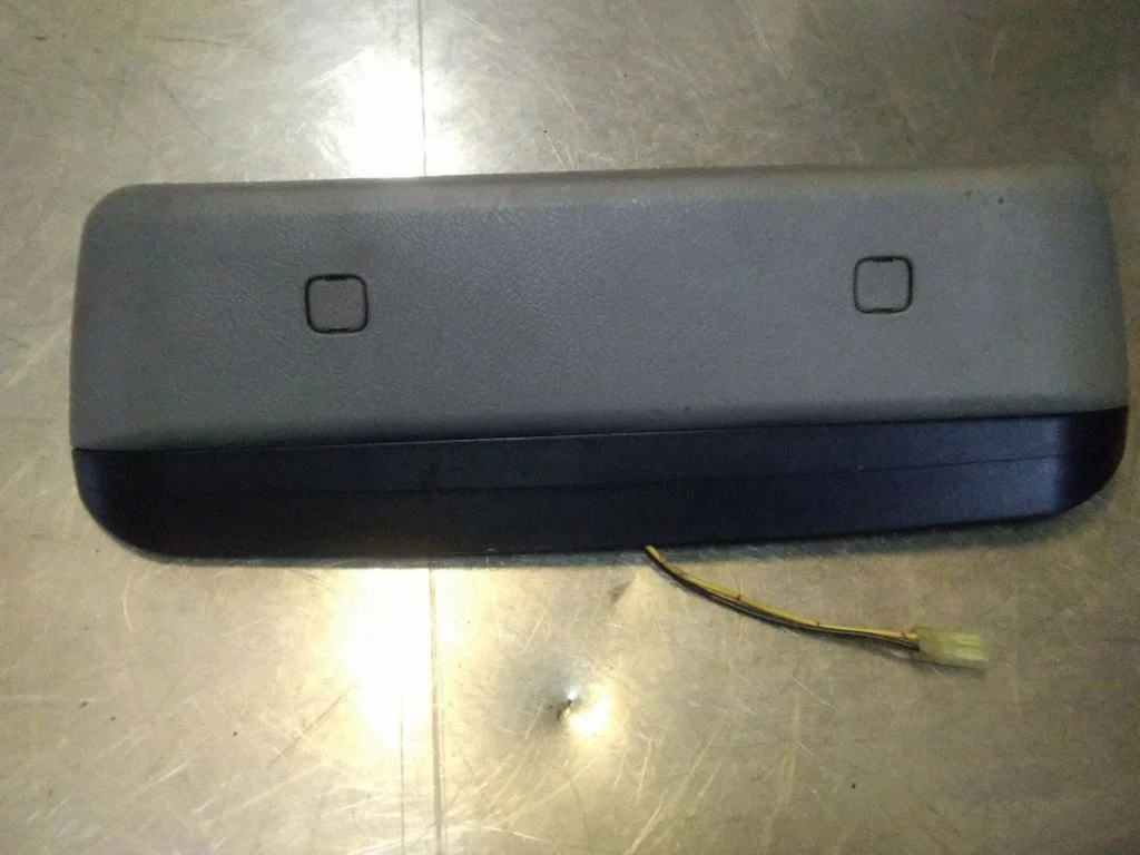 Third/center stoplight – Subaru Forester SF (1998-2000)