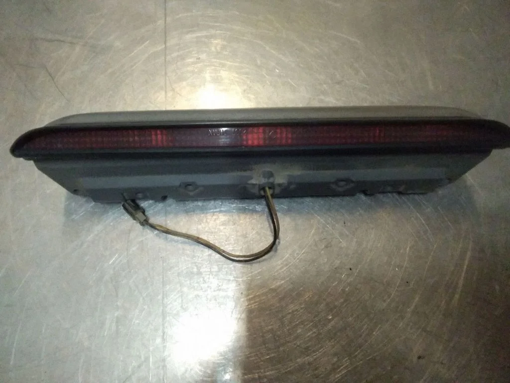 Third/center stoplight – Subaru Forester SF (1998-2000)