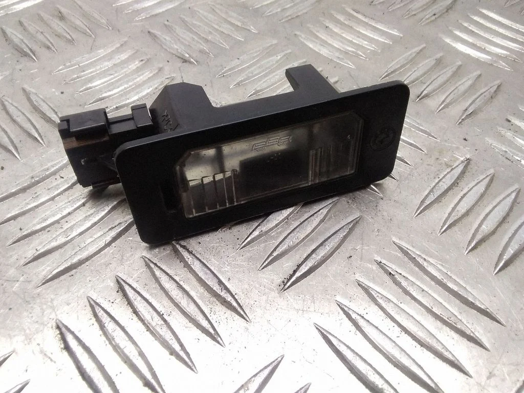 Numbrimärgi valgustus – BMW 3-seeria E90 E91 (2005-2012)