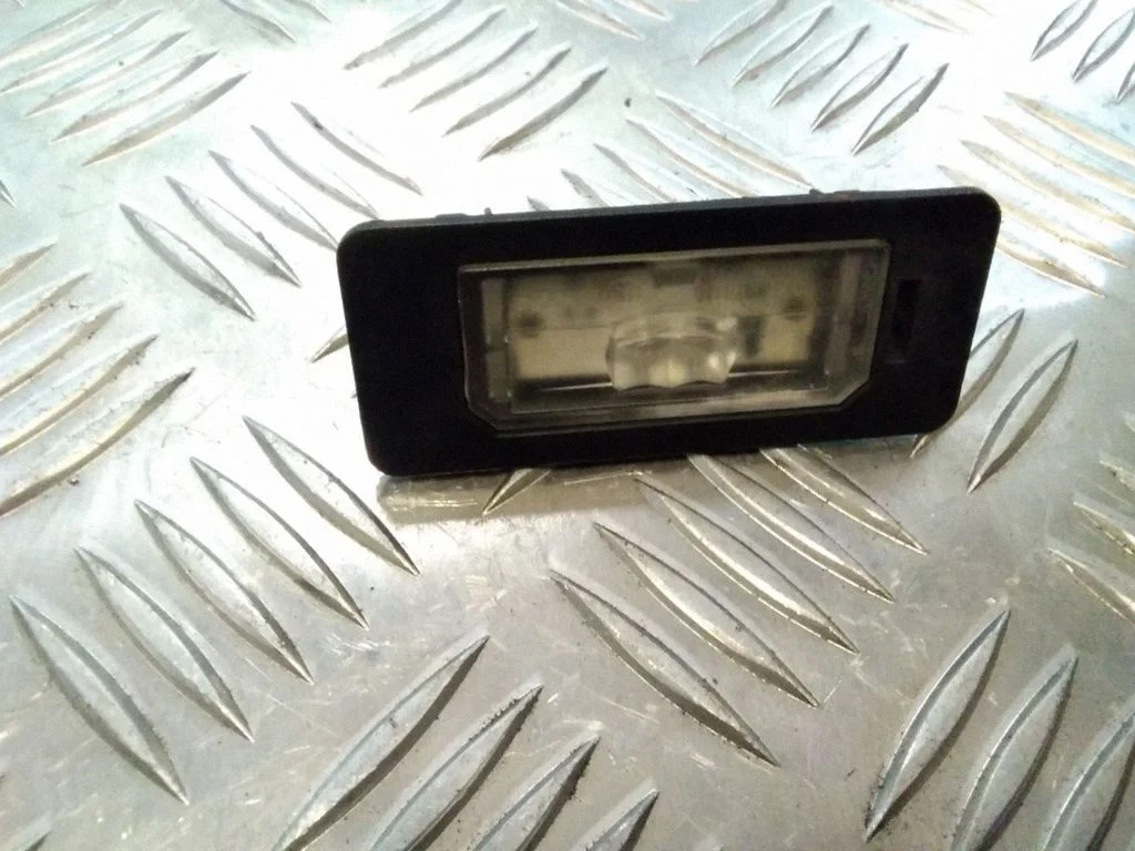 Numura zīmes apgaismojums – BMW 3. sērija E90 E91 (2005-2012)