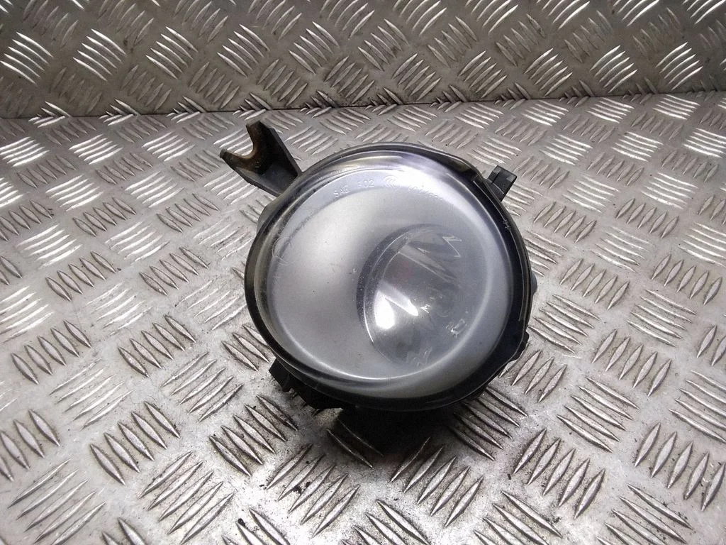 Halogen przedni – Volkswagen Touareg I (2002-2010)