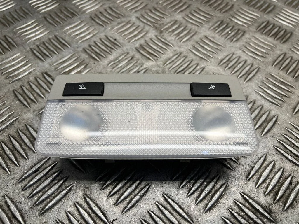 Tagaistmete valgustustuli – Opel Astra K (2015-2021)