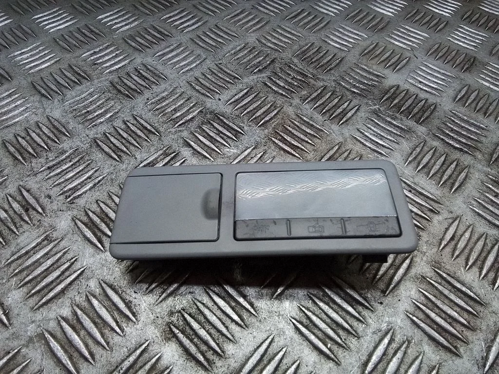 Rear seat light – Volkswagen Touareg I (2002-2010)