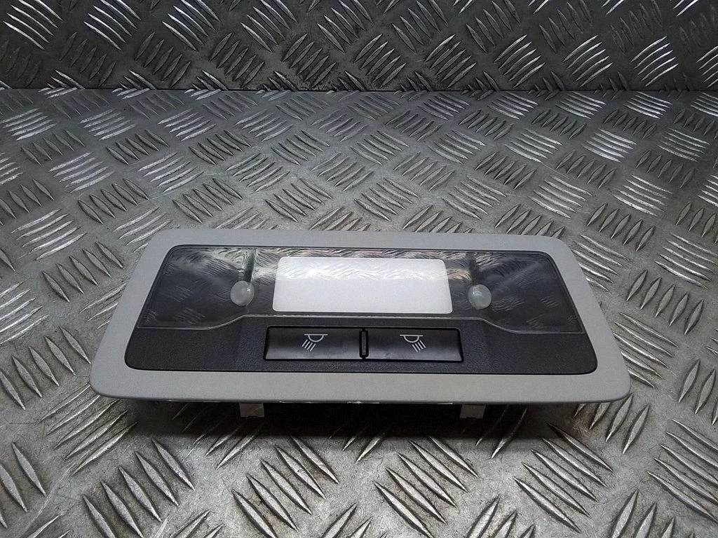 Tagaistmete valgustustuli GE30105260