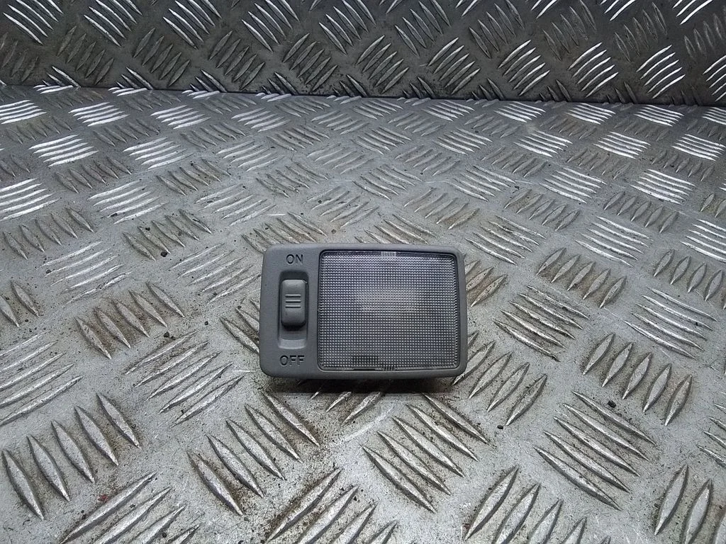 Aizmugurējo sēdvietu apgaismojuma lukturis – Toyota Prius (XW20) (2003-2009)