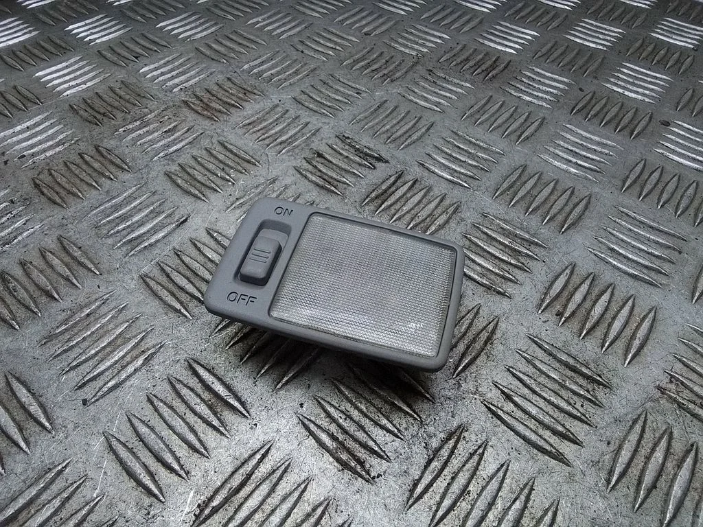Aizmugurējo sēdvietu apgaismojuma lukturis – Toyota Prius (XW20) (2003-2009)