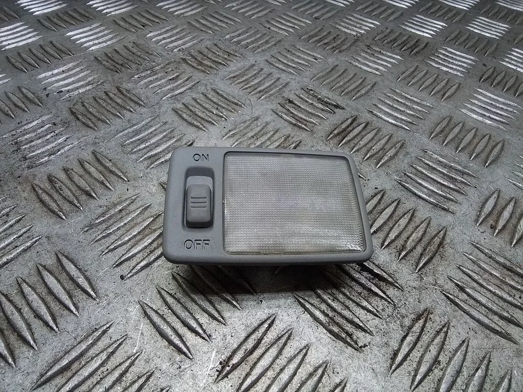 Aizmugurējo sēdvietu apgaismojuma lukturis – Toyota Prius (XW20) (2003-2009)