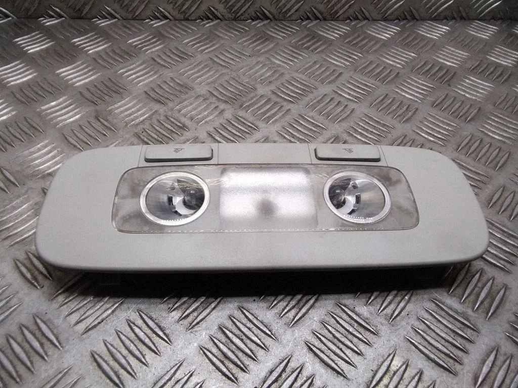 Aizmugurējo sēdvietu apgaismojuma lukturis – Volkswagen Passat B5.5 (2001-2005)
