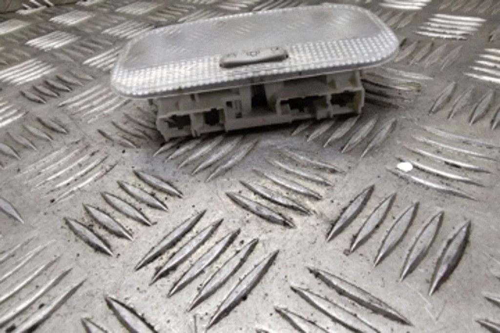 Tagaistmete valgustustuli – Citroen C4 I (2004-2010)