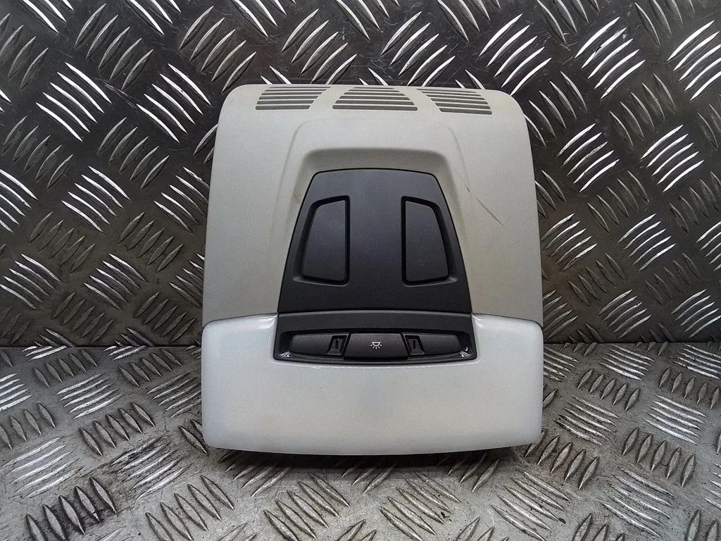Lampka przednich siedzeń – BMW Seria 1 F20 F21 (2011-2019)
