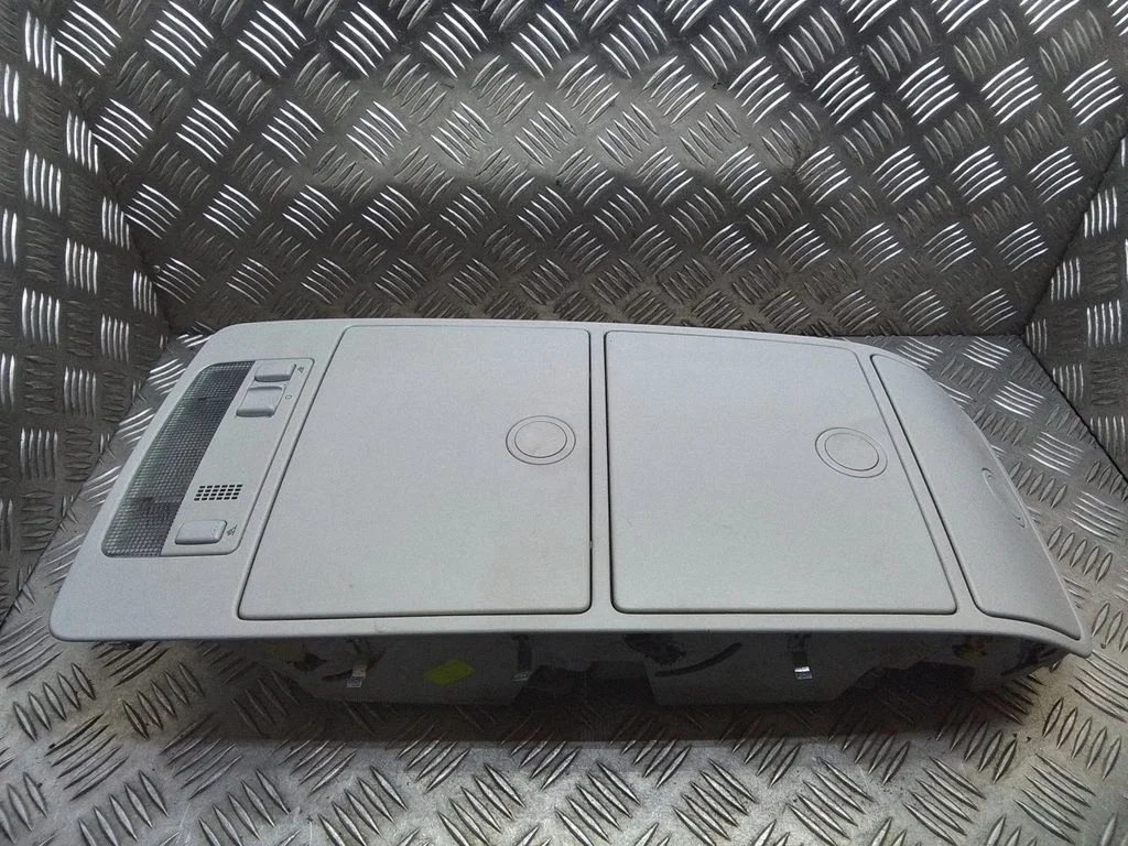 Esiistmete valgustustuli – Volkswagen Touran I (2003-2010)