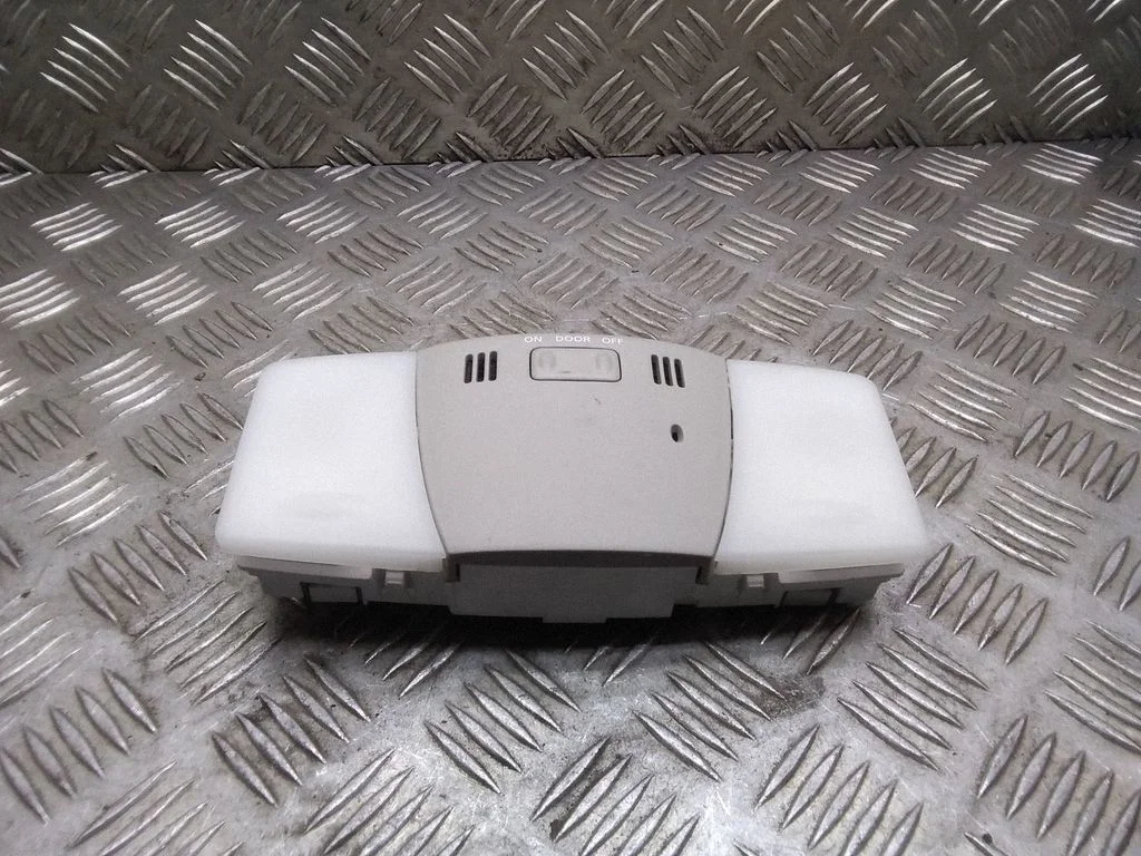 Lampka przednich siedzeń – Nissan Leaf I (ZE0) (2010-2017)