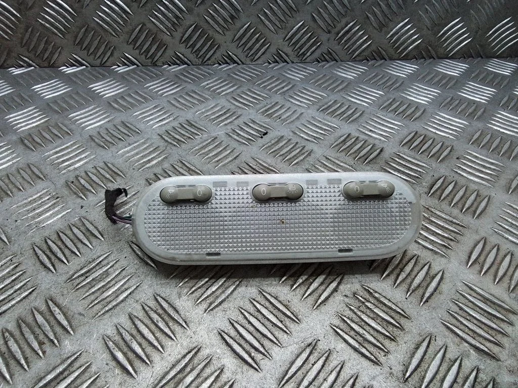Front seat light – Nissan Qashqai+2 (2010-2014)